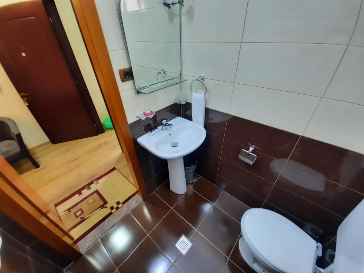 Villa 53 Тирана Экстерьер фото